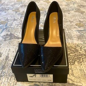 Mia size 10 black stone pumps